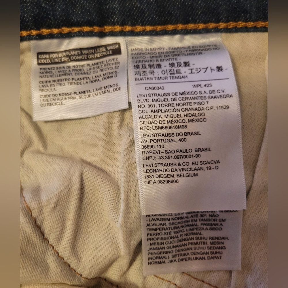 Levi Straus 502 Jeans - Picture 3 of 5